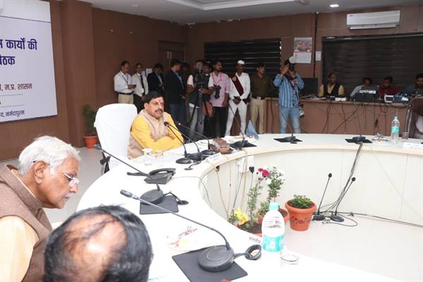 कलेक्टर्स एक सप्ताह में करें जनप्रतिनिधियों के साथ त्रैमासिक बैठक – मुख्यमंत्री डॉ. यादव;