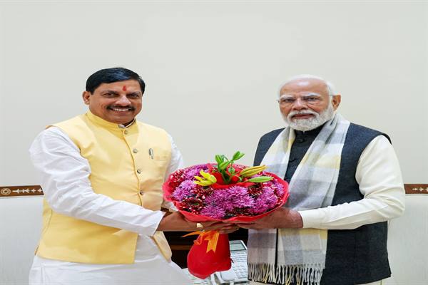 प्रधानमंत्री श्री मोदी से मुख्यमंत्री डॉ. यादव ने की भेंट;