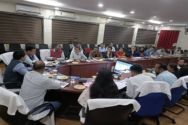 स्वास्थ्य राज्यमंत्री श्री पटेल की अध्यक्षता में कलेक्ट्रेट सभाकक्ष में स्वास्थ्य विभाग की समीक्षा बैठक सम्पन्न;