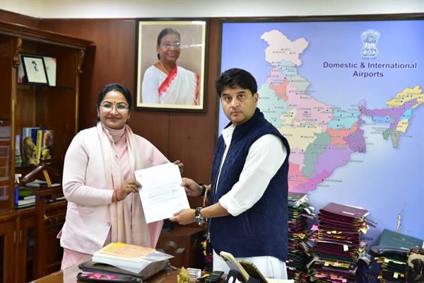 केन्द्रीय मंत्री श्री सिंधिया से राज्य मंत्री श्रीमती बागरी ने नई दिल्ली में की भेंट