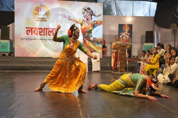 “सांस्कृतिक सरोकारों की शीतलता में दमका पुरखों की विरासत के सच्चे पहरेदारों का हुनर”