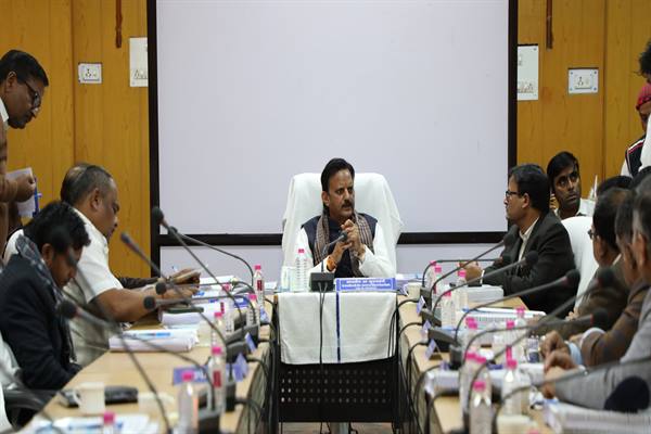 इमर्जेंसी मेडिसिन यूनिट और प्रधानमंत्री जन औषधि केंद्र तत्काल प्रारंभ करें – उप मुख्यमंत्री श्री शुक्ल;