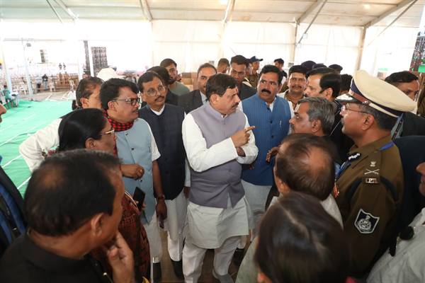 मुख्यमंत्री डॉ. यादव ने झाबुआ के गोपालपुरा पहुंच कार्यक्रम स्थल पर व्यवस्थाओं का निरीक्षण किया एवं आवश्यक निर्देश दिए;
