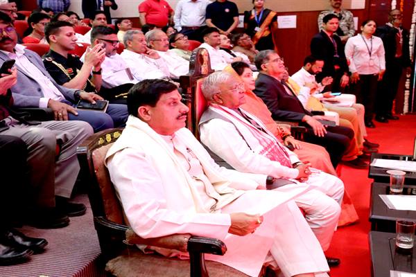 प्रधानमंत्री श्री मोदी ने प्रदेश के विश्वविद्यालयों को दीं 400 करोड़ रुपए की सौगातें