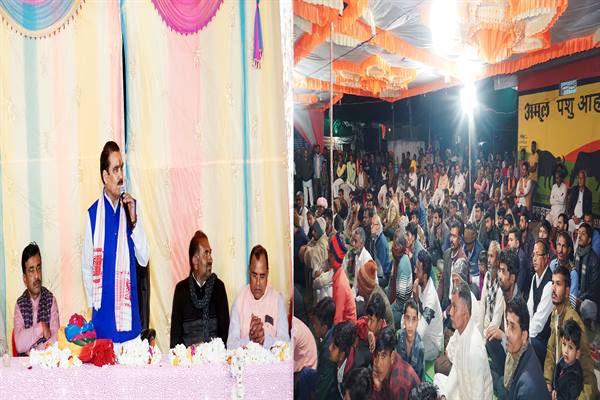 कौशल विकास राज्य मंत्री श्री टेटवाल ने ग्राम कड़लावद में सुनी ग्रामीणों की समस्याएँ;