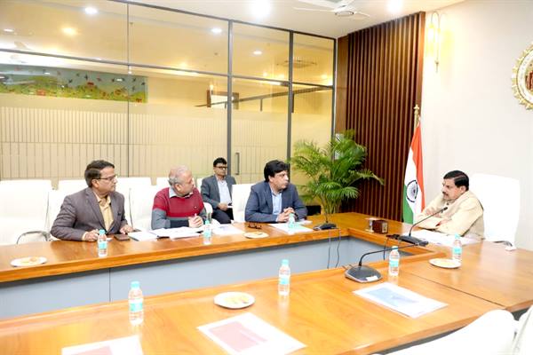 क्षिप्रा नदी में इंदौर से आने वाली कान्ह नदी का गंदा पानी मिलने से रोका जाए : मुख्यमंत्री डॉ. यादव;