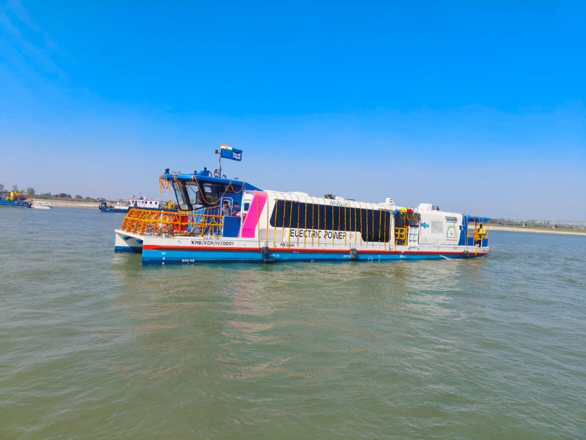 पीएम मोदी ने वाराणसी से दी अयोध्या को वॉटर मेट्रो की सौगात