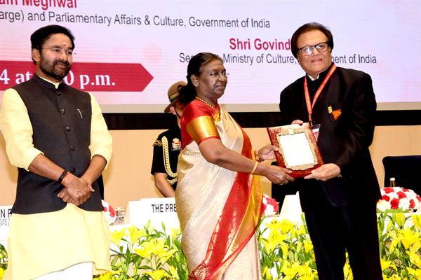 प्रदेश की तीन विभूतियां संगीत नाटक अकादमी पुरस्कार 2023 से सम्मानित: राष्ट्रपति श्रीमती मुर्मु ने प्रदान किये पुरस्कार;