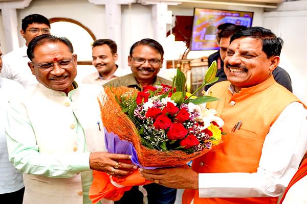 मुख्यमंत्री डॉ. यादव ने छत्तीसगढ़ के मुख्यमंत्री से की सौजन्य भेंट