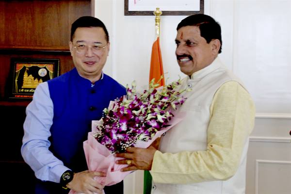 सिंगापुर के निवेशक और कंपनियां मध्यप्रदेश में निवेश के लिए इच्छुकमुख्यमंत्री डॉ. यादव से सिंगापुर के उच्चायुक्त श्री साइमन वांग ने प्रतिनिधि मंडल के साथ की सौजन्य भेंट