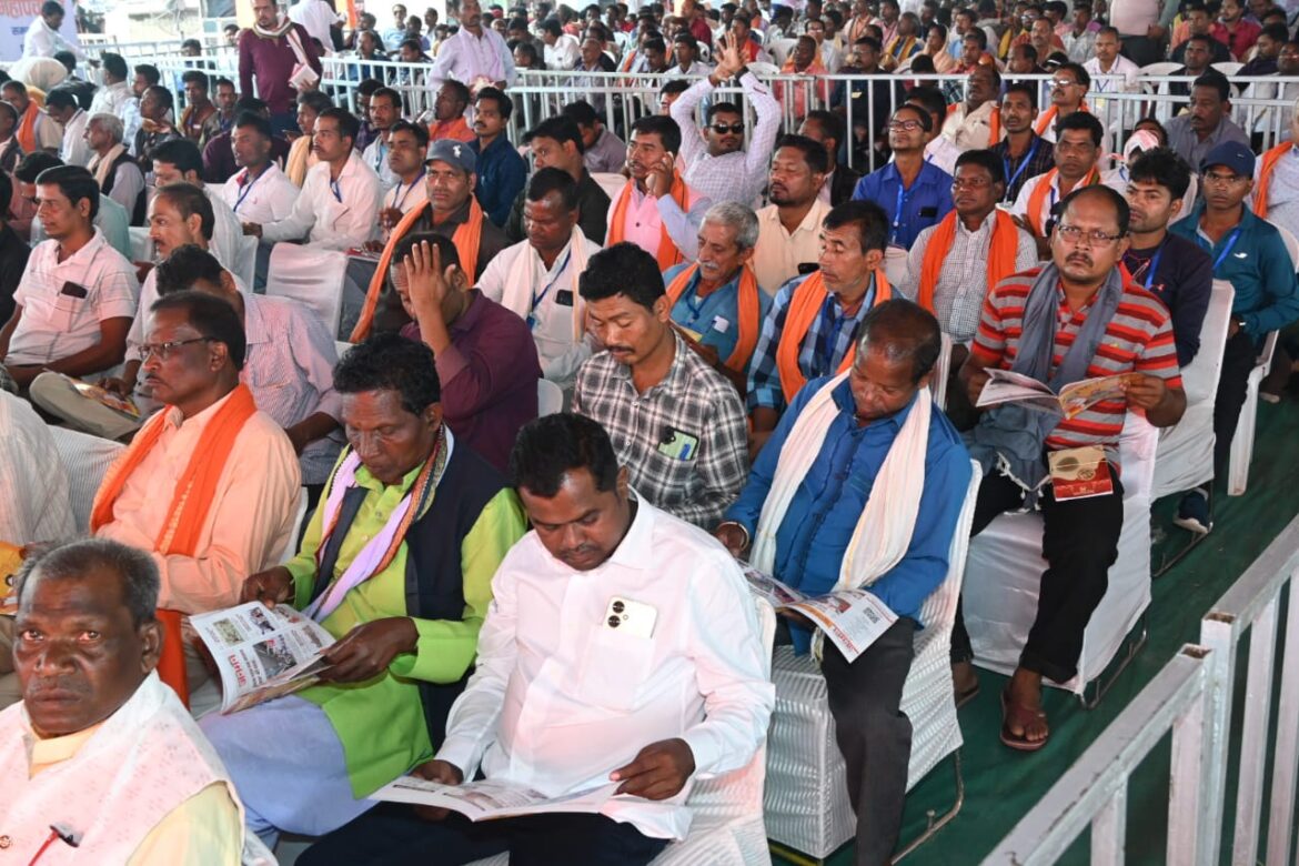 राज्य स्तरीय पंचायत प्रतिनिधियो के महापंचायत में प्रचार सामग्री का निशुल्क वितरणआमजन ,सरकार की योजनाओ से हुए वाकिफ़ लोगो ने सराहा;