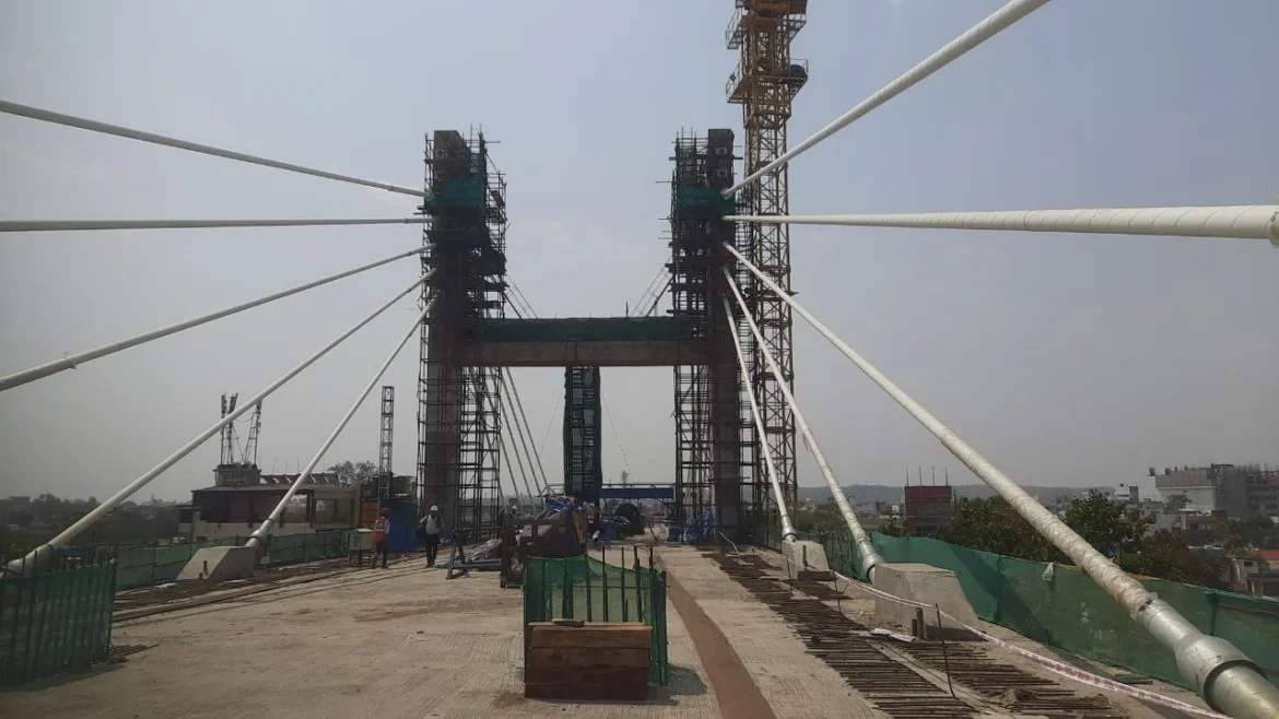 जबलपुर केबल स्टे ब्रिज : मदन महल रेलवे स्टेशन पर बन रहे ब्रिज का फ्रांस के इंजीनियर्स ने किया निरीक्षण