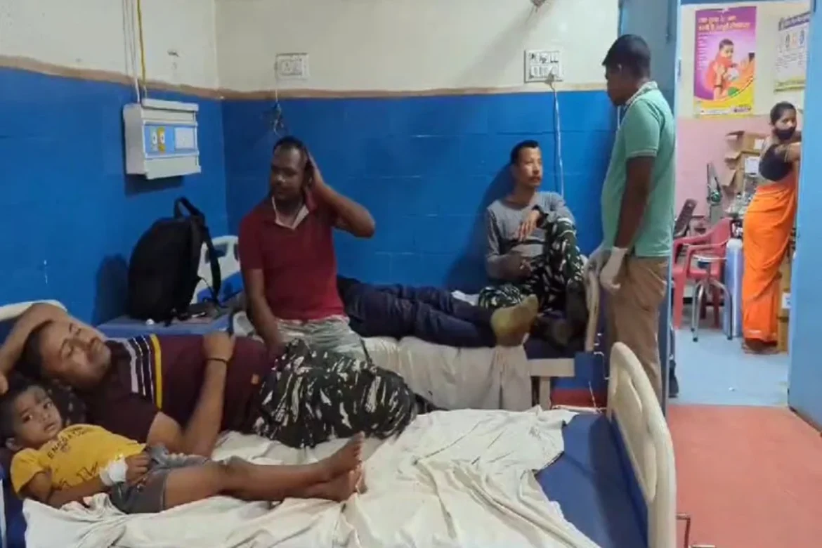 लोकसभा चुनाव ड्यूटी में जा रहे CRPF जवानों से भरी बस पलटी