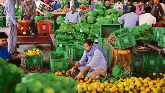 जुलाई में महंगाई घटी : थोक और खुदरा महंगाई में बड़ी गिरावट, कीमतें 8 साल के निचले स्तर पर