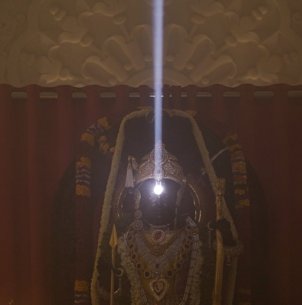 सूर्य की किरणों ने किया रामलला का ‘महामस्तकाभिषेक’