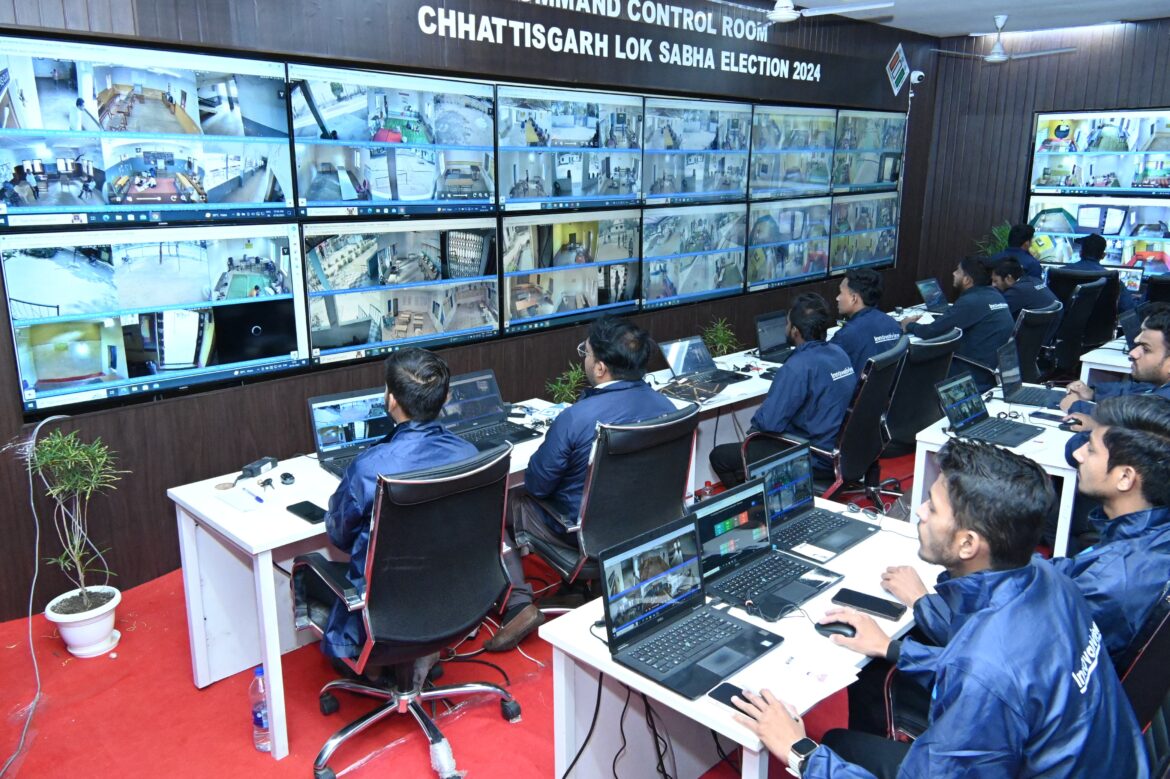 मतदान की हर पल की गतिविधि पर नजर रखने मुख्य निर्वाचन पदाधिकारी कार्यालय में कंट्रोल रूम स्थापित