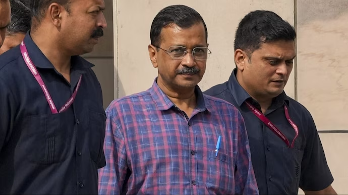 केजरीवाल के घर पहुंची भ्रष्टाचार निरोधक शाखा की टीम
