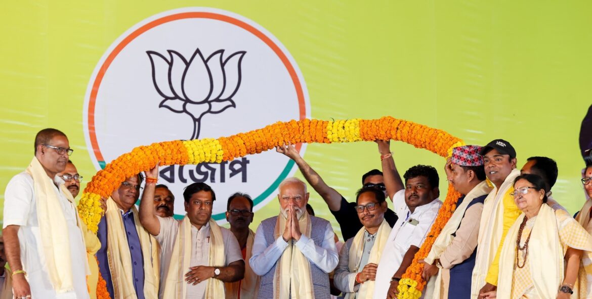 प्रधानमंत्री नरेंद्र मोदी ने रविवार को पश्चिम बंगाल के जलपाईगुड़ी में जनसभा को संबोधित किया