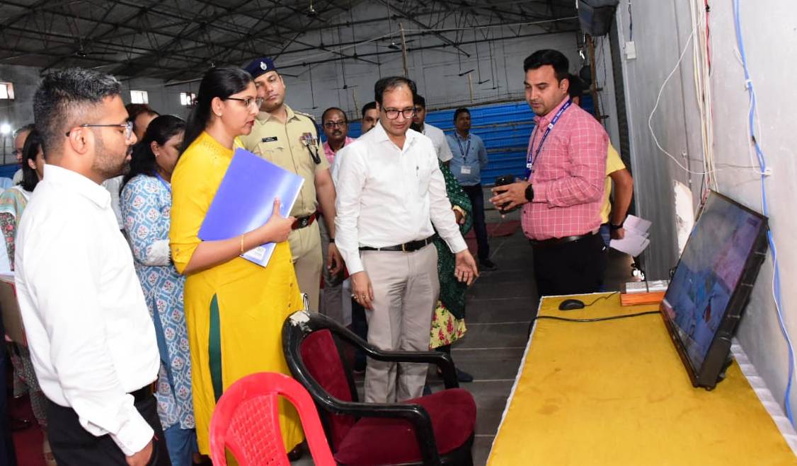 मुख्य निर्वाचन पदाधिकारी श्रीमती रीना बाबासाहेब कंगाले ने राजनांदगांव, दुर्ग और महासमुंद में मतगणना की तैयारियों का लिया जायजा