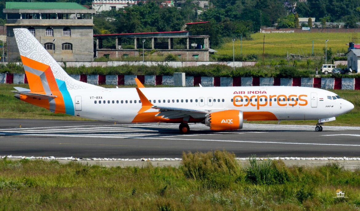 एयर इंडिया एक्सप्रेस की 86 फ्लाइट्स कैंसिल