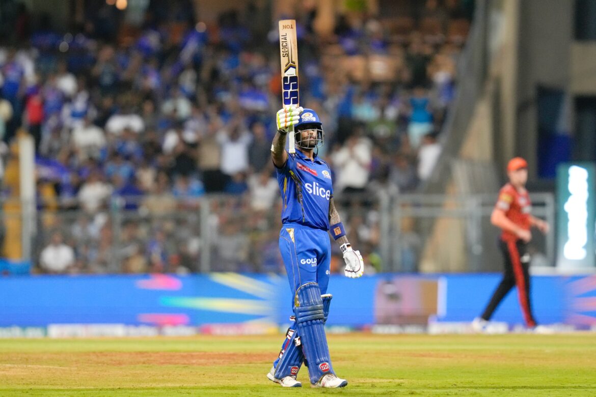 मुंबई इंडियंस ने सनराइजर्स हैदराबाद को 7 विकेट से हराया