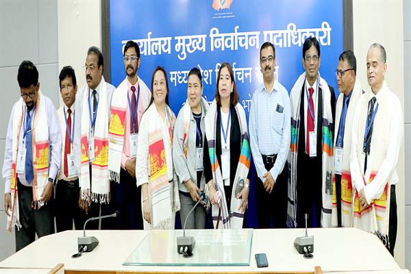 फिलीपीन्स और श्रीलंका से आये दल ने मुख्य निर्वाचन पदाधिकारी से की मुलाकातशांतिपूर्ण निर्वाचन संपन्न कराने के लिये भारत निर्वाचन आयोग की कार्यप्रणाली की सराहना की