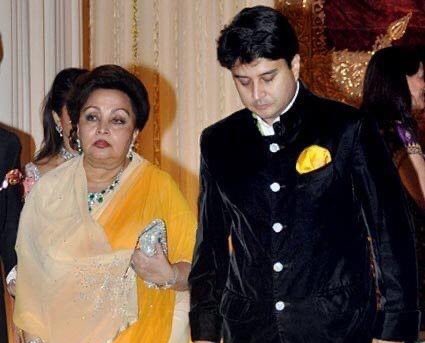 केंद्रीय मंत्री ज्योतिरादित्य सिंधिया की मां राजमाता माधवी राजे का निधन