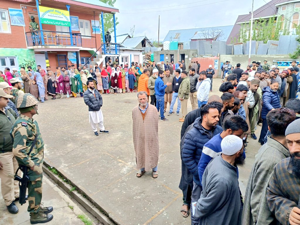 आर्टिकल 370 हटने के बाद पहली बार श्रीनगर में वोटिंग