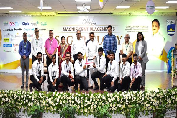 मानव संसाधन का समुचित उपयोग भारत को विश्व की सबसे बड़ी अर्थव्यवस्था बनाएगा – उप मुख्यमंत्री श्री शुक्ल