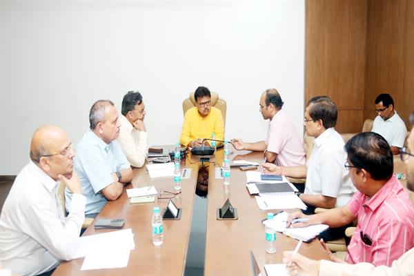 बिजली बिल सुधारने की प्रक्रिया को समय-सीमा में पूरी करें :- ऊर्जा मंत्री श्री तोमर