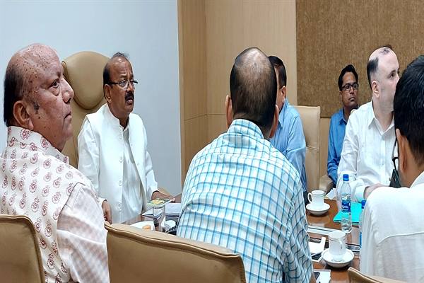 ग्रामोद्योग गतिविधियों से स्वरोजगार को बढ़ावा दिया जायेगा – मंत्री श्री जायसवाल