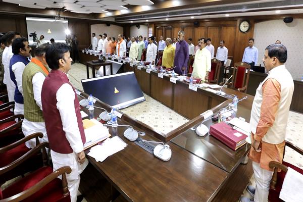 श्री नरेन्द्र मोदी को लगातार तीसरी बार प्रधानमंत्री बनने पर मंत्री परिषद ने दी बधाई