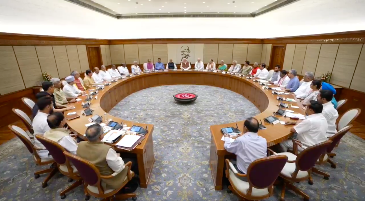 मोदी कैबिनेट में शाह-राजनाथ समेत 7 के मंत्रालय रिपीट: