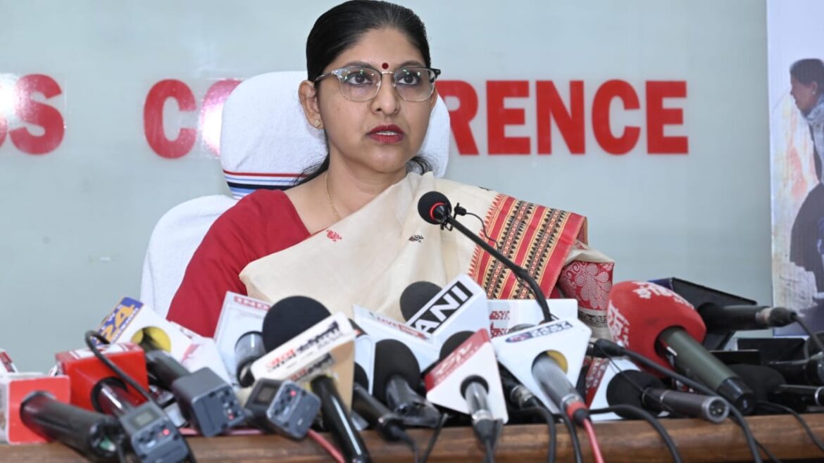 मुख्य निर्वाचन पदाधिकारी श्रीमती रीना बाबासाहेब कंगाले ने लोकसभा निर्वाचन में सहभागिता देने वाले सभी अधिकारियों, कर्मचारियों, संगठनों और मतदाताओं के प्रति आभार व्यक्त किया