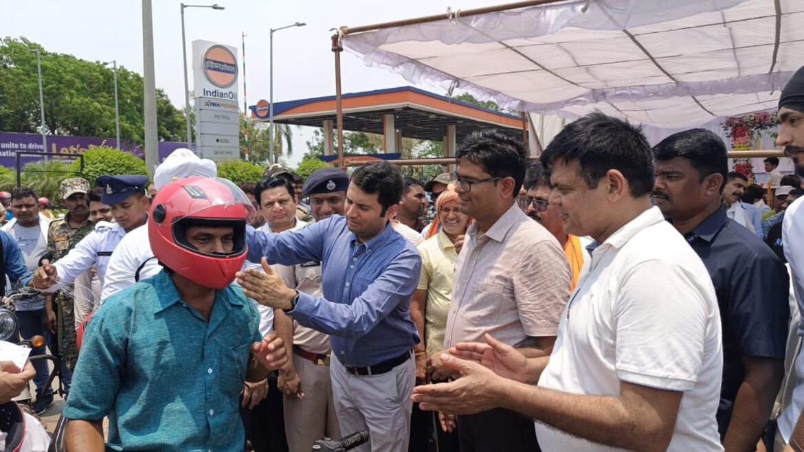 हेलमेट के उपयोग को सामाजिक जिम्मेदारी के रूप में दें बढ़ावा-वित्त मंत्री श्री ओ.पी.चौधरी