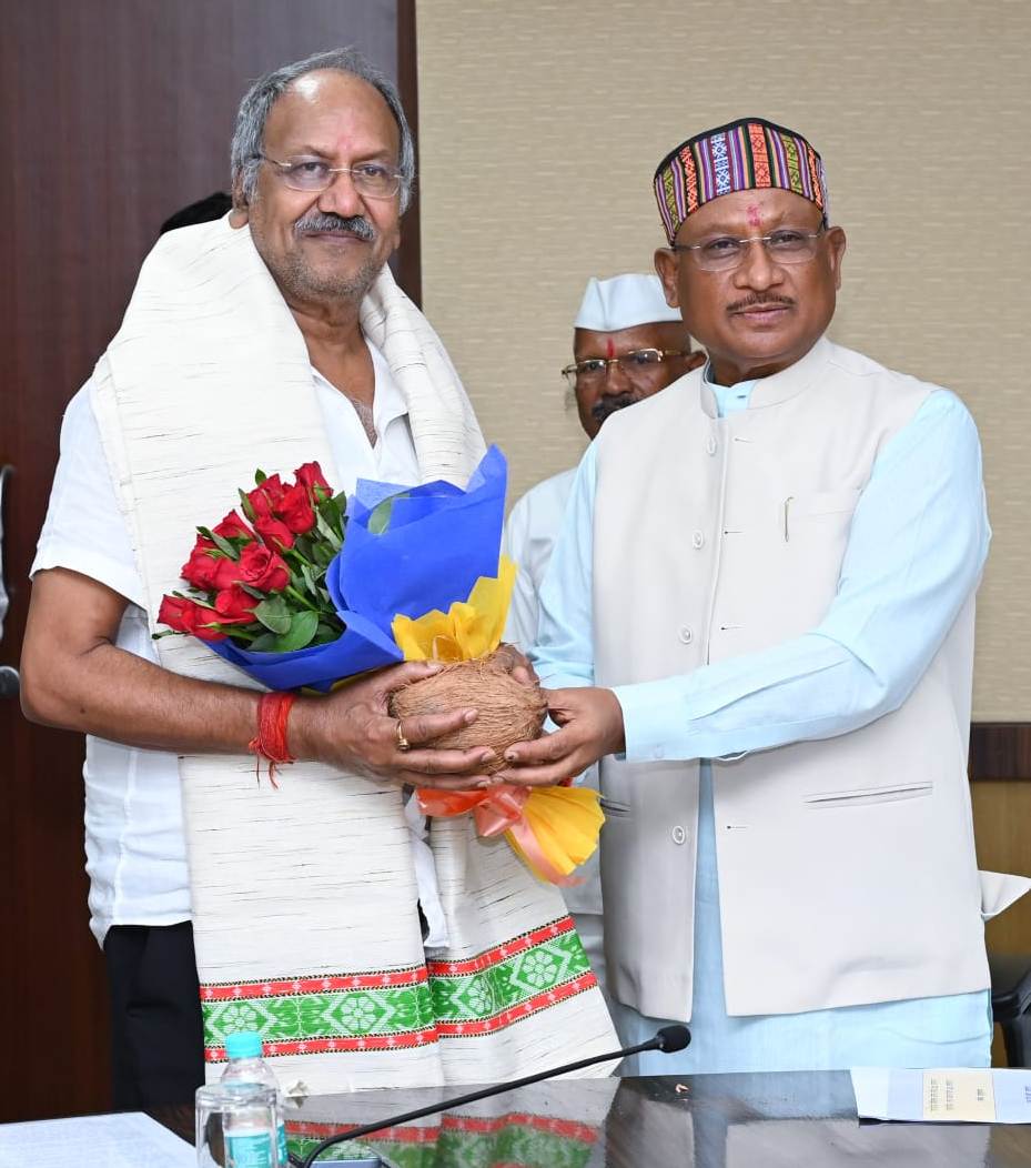 मुख्यमंत्री श्री विष्णु देव साय सहित मंत्रिगणों ने सांसद बनने पर श्री बृजमोहन अग्रवाल को किया सम्मानित