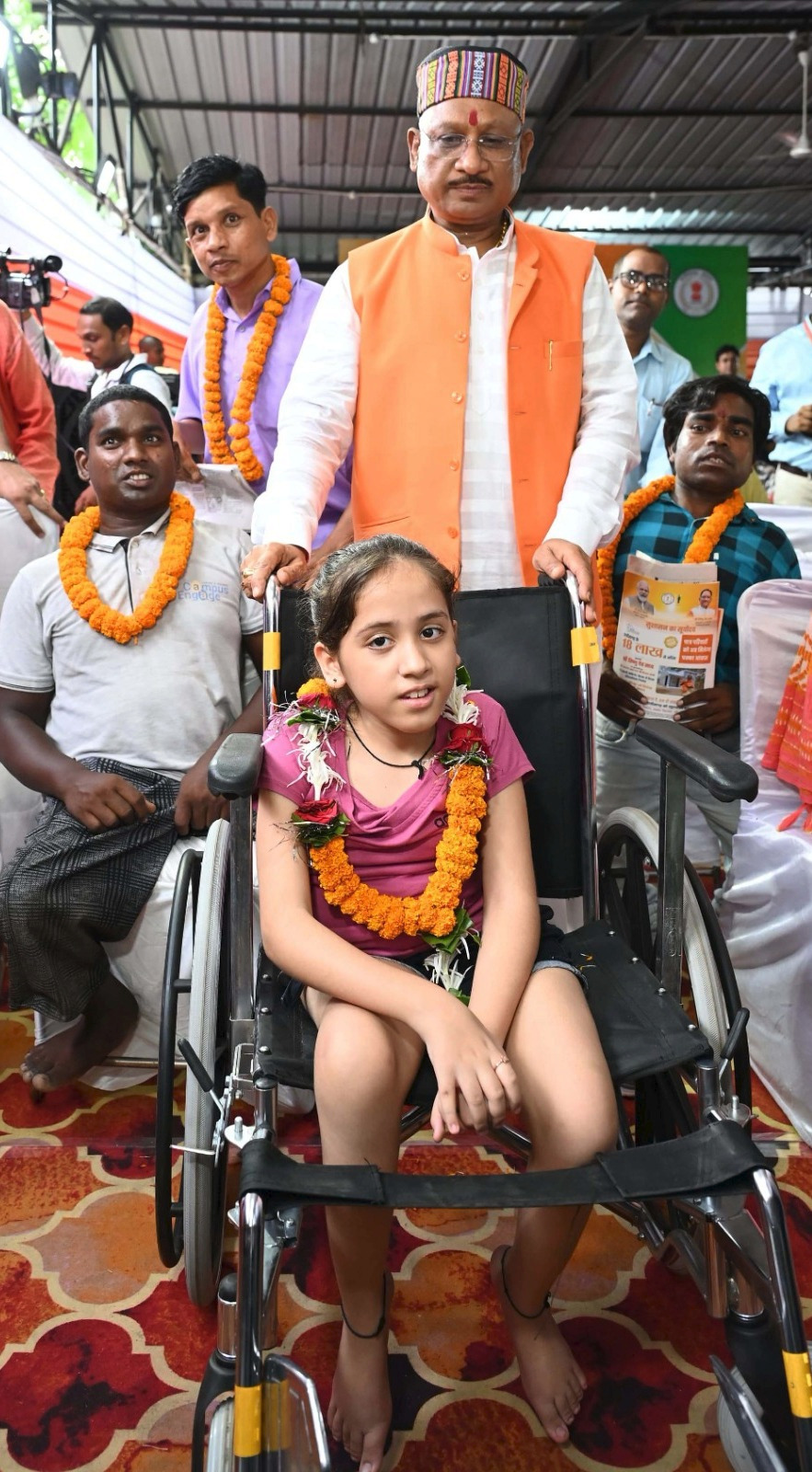 जनदर्शन: किसी को व्हीलचेयर, किसी को मोटराइज्ड ट्रायसायकल तो किसी को मिला कृत्रिम पैर