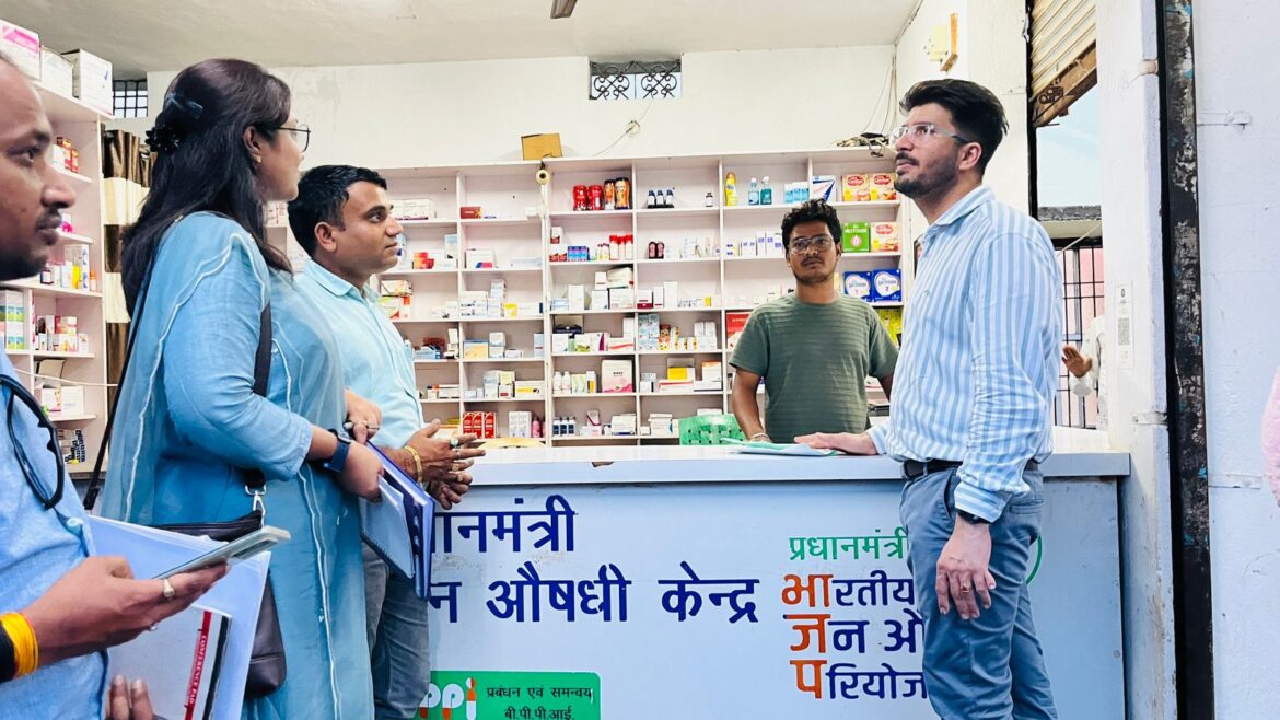 स्वास्थ्य सुविधाओं का जायजा लेने बलौदाबाज़ार कलेक्टर पहुँचे हॉस्पिटल,30 बेड हॉस्पिटल के कार्य को शीघ्र पूरा करने के दिए निर्देश