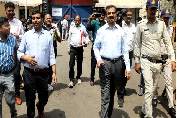 मुख्य निर्वाचन पदाधिकारी श्री राजन ने भोपाल के पुरानी केंद्रीय जेल स्थित मतगणना स्थल का किया निरीक्षण