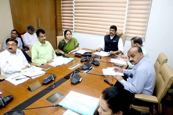 सभी पात्र हितग्राहियों को मिले खाद्यान्नखाद्य मंत्री ने विभागीय योजनाओं की समीक्षा दिये निर्देश