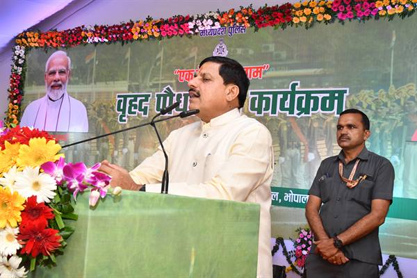 पुलिस द्वारा पौध-रोपण दर्शाता है उनकी पर्यावरण के प्रति संवदेनशीलता – मुख्यमंत्री डॉ. यादव
