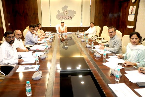 स्कूल शिक्षा विभाग की गतिविधियों की हुई समीक्षा