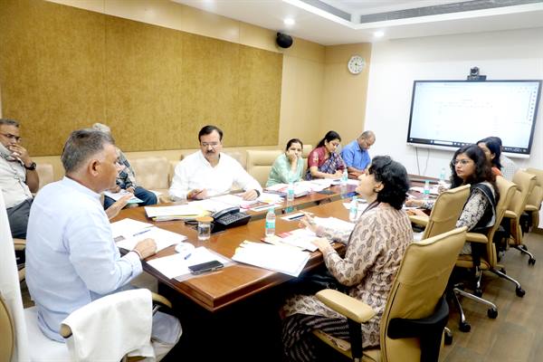 आयुष विभाग अंतर्गत कार्यों एवं गतिविधियों की समीक्षा