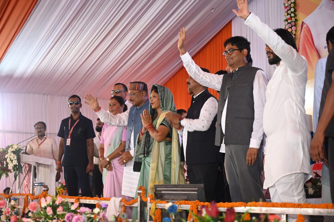 मुख्यमंत्री ने ग्राम बगिया और बंदरचुआ के स्कूल को आदर्श विद्यालय बनाने की घोषणा की