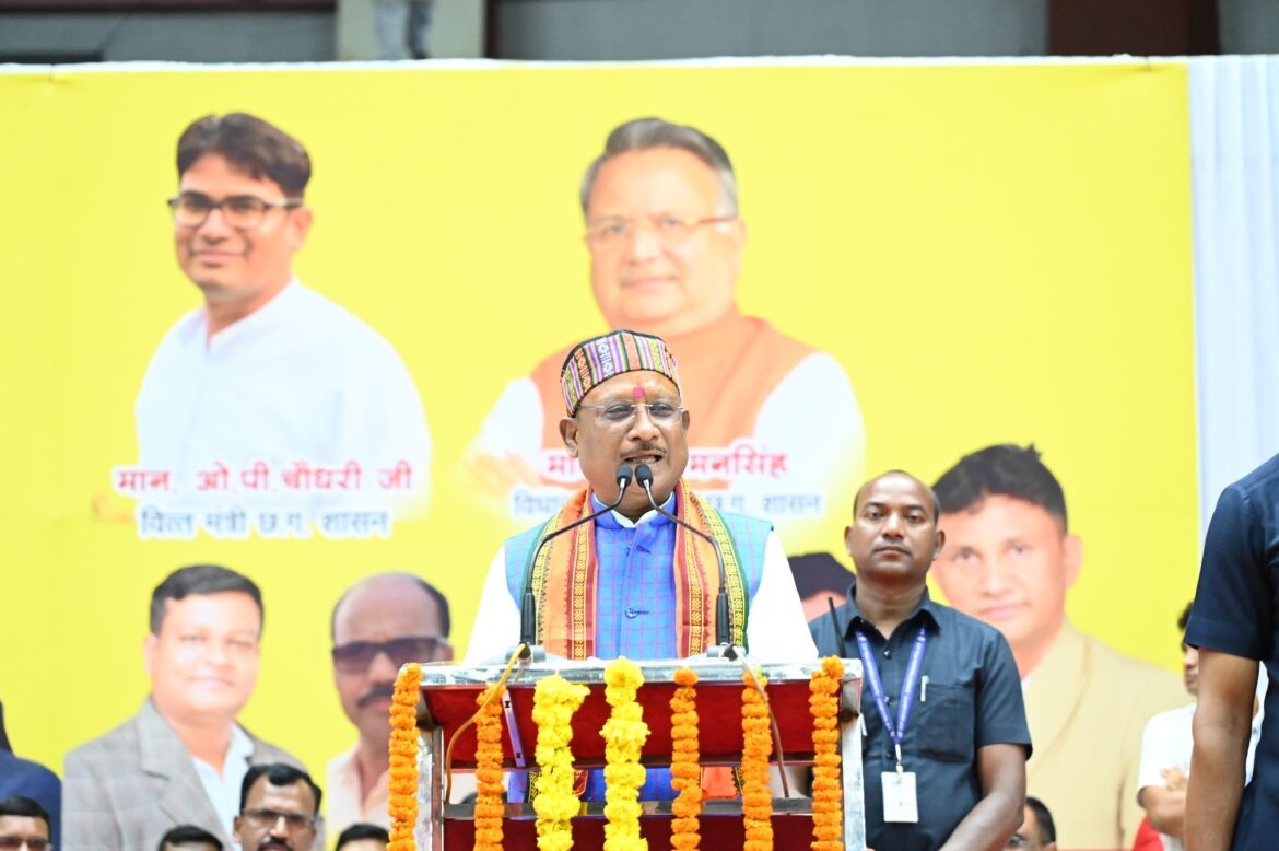 ख्यमंत्री ने पंचायत सचिवों की प्रशंसा करते हुए उनसे और भी अच्छा कार्य करने का संकल्प लेने की अपील की