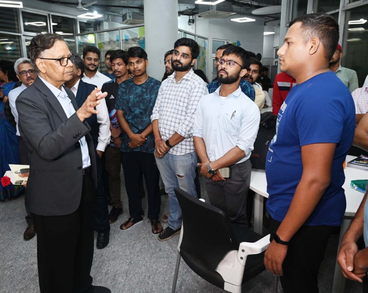 16वें वित्त आयोग के प्रतिनिधि मंडल ने देर रात पहुंचकर नालंदा परिसर का किया अवलोकन