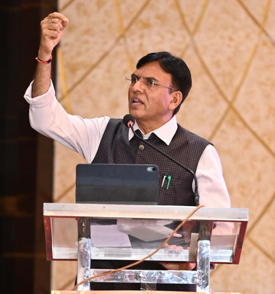 केंद्रीय श्रम एवं रोजगार मंत्री डॉ मनसुख मांडविया ने केंद्रीय बजट पर व्यक्त किए विचार