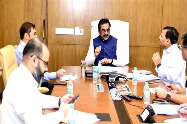 बारिश में लोक निर्माण विभाग की क्षतिग्रस्त सड़कों की समीक्षा बैठक