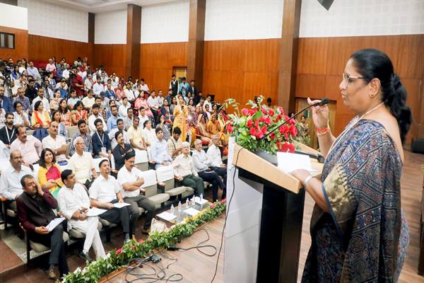 समृद्ध ग्रामीण मध्यप्रदेश – पुनर्योजी विकास और समृद्धि के लिये रणनीतियां विषय पर एक दिवसीय संगोष्ठी सम्पन्न