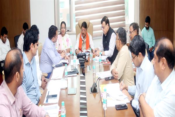 मध्यप्रदेश को देश में ग्रीन स्टेट के रूप में पहचान दिलायें : मंत्री श्री विजयवर्गीय